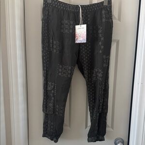 Johnny Was 🫒Charcoal Patterned Cargo Pants